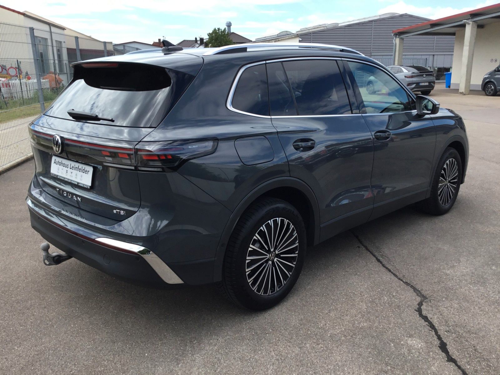 Fahrzeugabbildung Volkswagen Tiguan 1.5 eTSI DSG Elegance+AHK+Navi+18"+Kamera