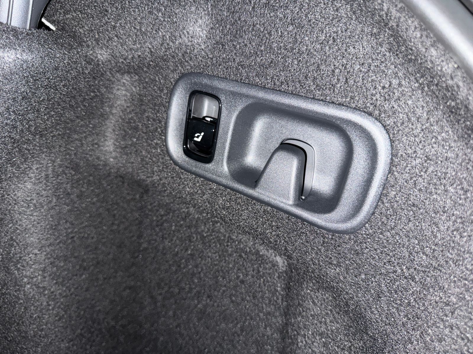 Fahrzeugabbildung Mercedes-Benz C 180 AMG LINE PANO HUD GERMAN EDITION EUR1 MY26