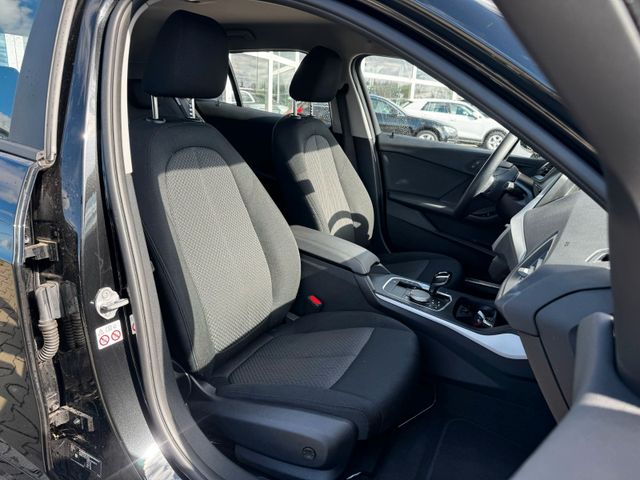 Fahrzeugabbildung BMW 118 i Advantage >AUT/NAVI/LED/SHZ/PDC<