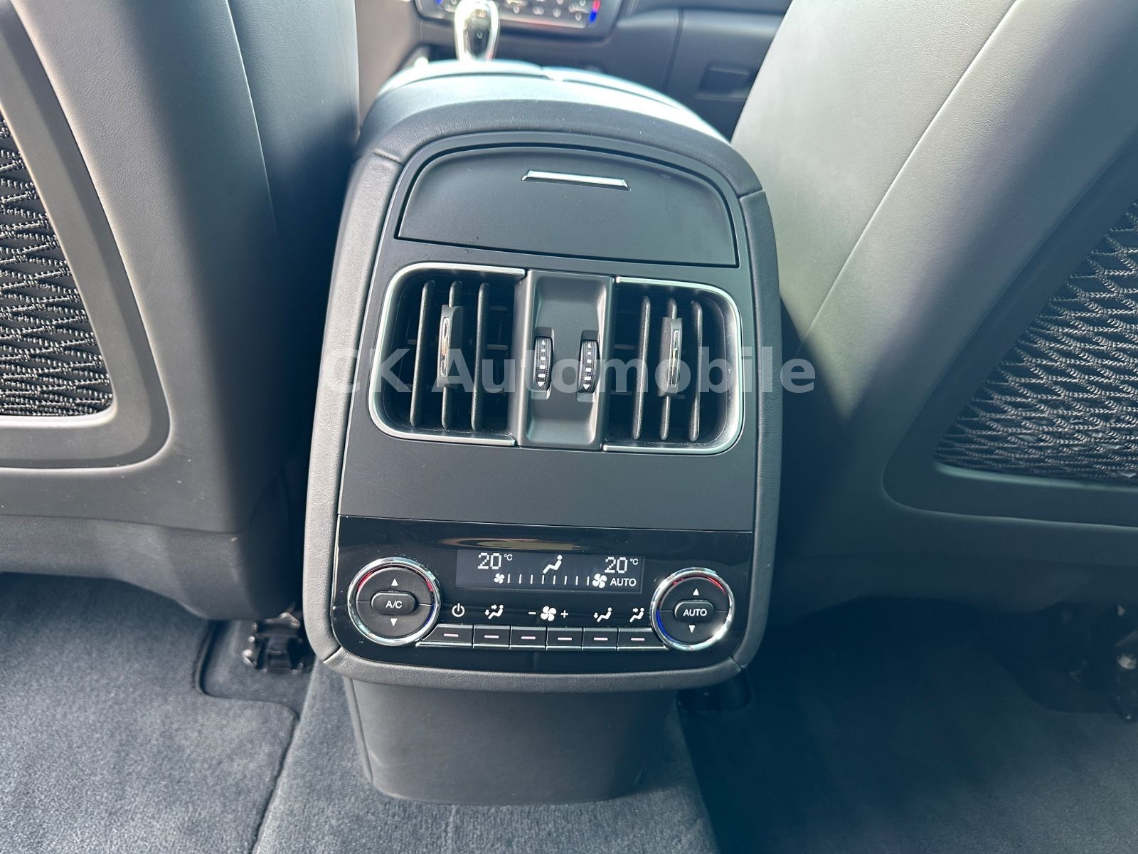 Fahrzeugabbildung Maserati Levante GranLusso S Q4/Navi/Pano/LED/360°Kam.