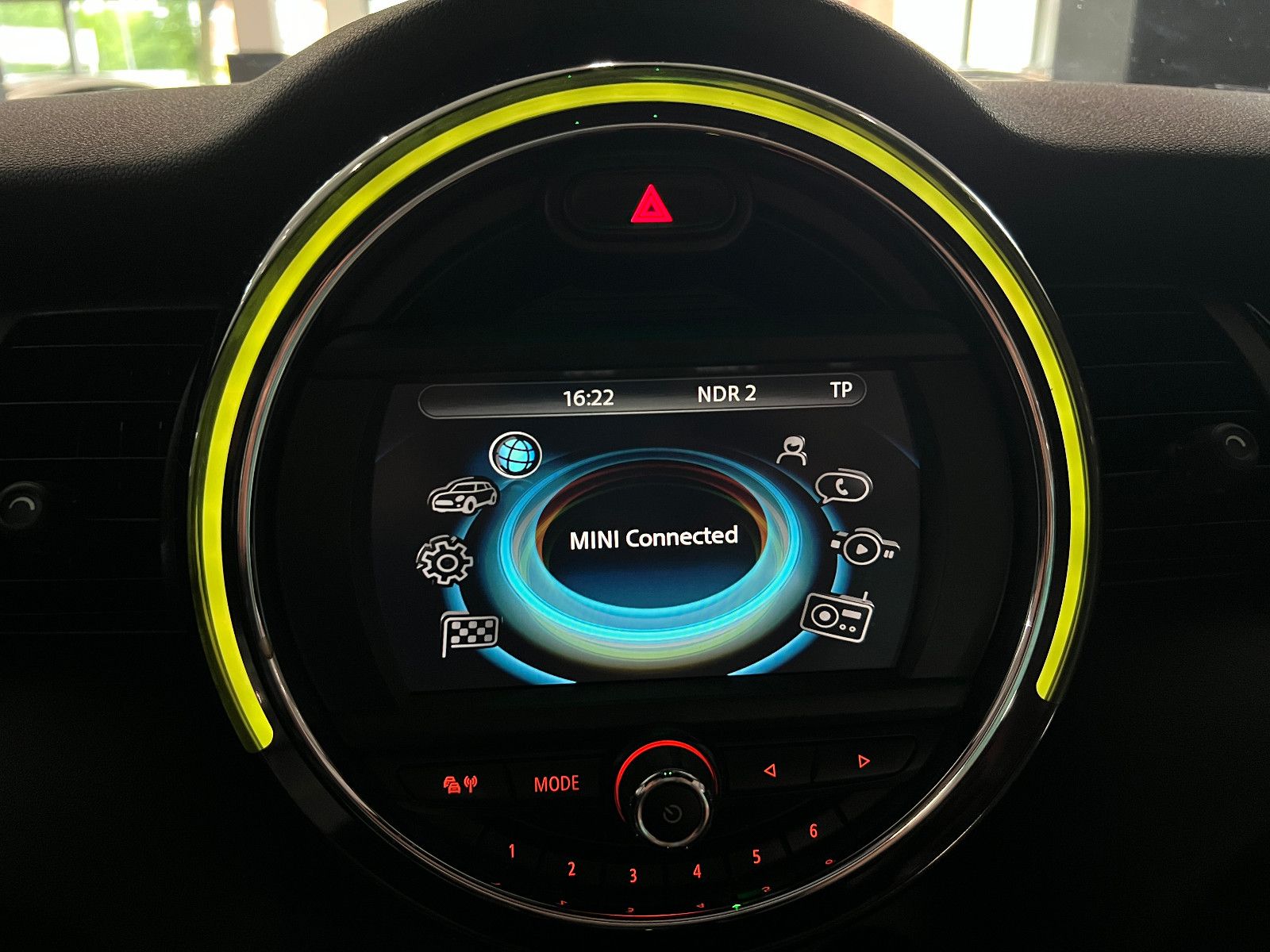 Fahrzeugabbildung MINI Cooper CABRIO AUTOMATIK NAVI LED LEDER CHESTER