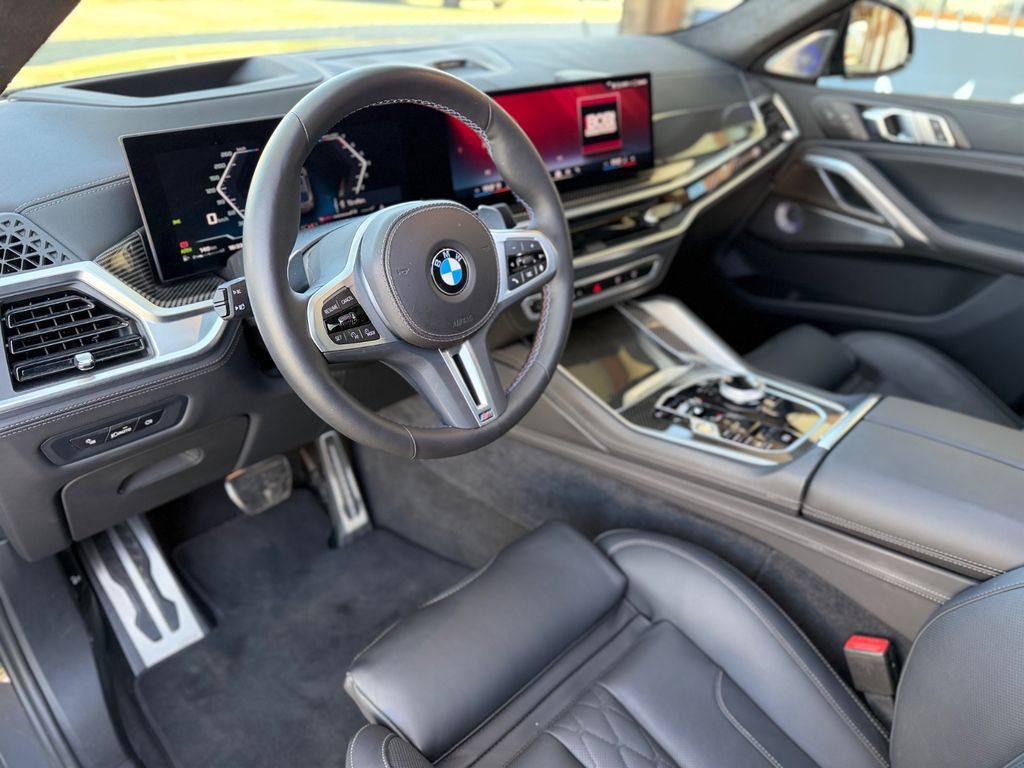 BMW X6 M60i/B&W/M-Paket Pro/Sky-Lounge/S-Belüftung BMW X6 M60i/B&W/M-Paket Pro/Sky-Lounge/S-Belüftung