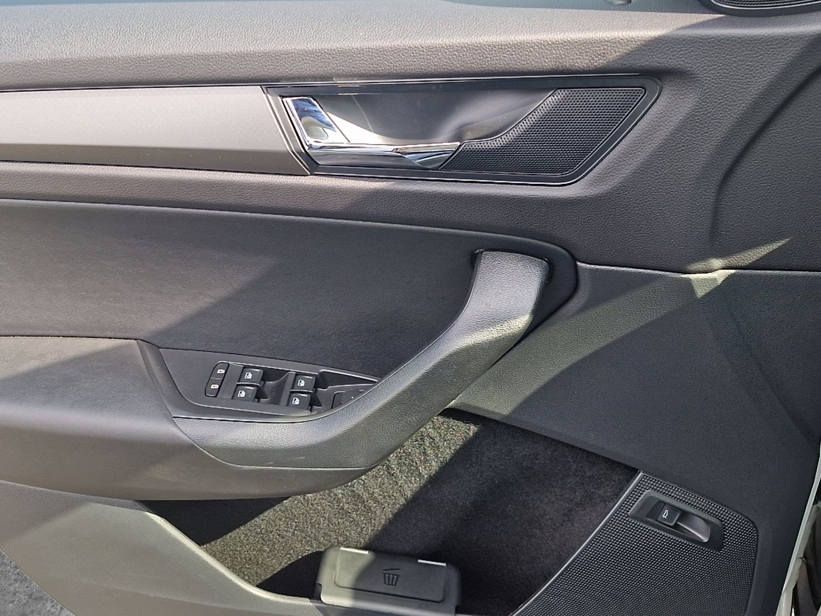Fahrzeugabbildung SKODA Kodiaq TDI Clever 4x4 LED Navi ACC STHZ 4xSHZ
