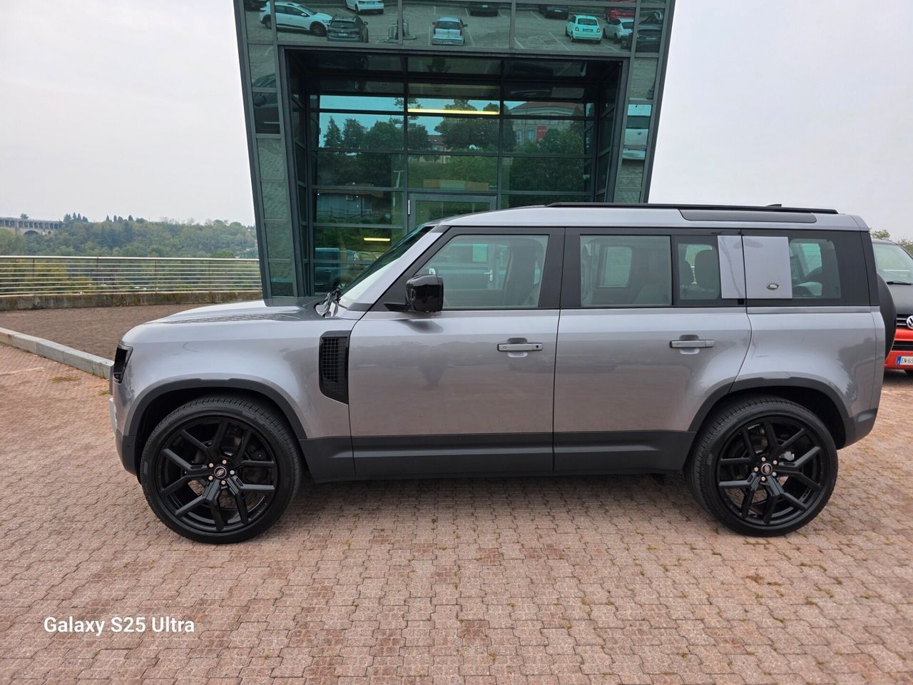 Land Rover Defender 110 3.0D I6 200CV X-Dynamic iva esposta imagem 2