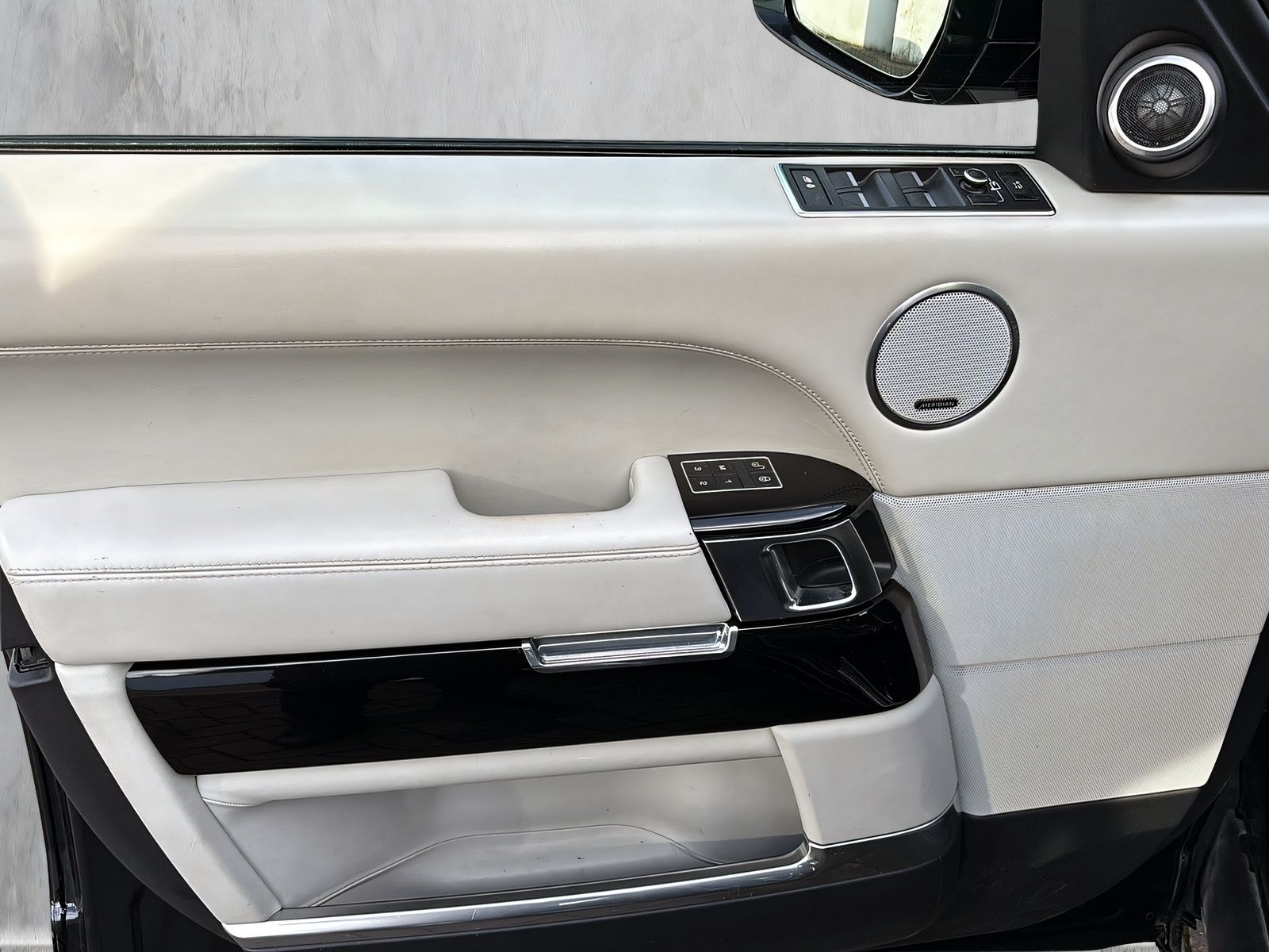 Fahrzeugabbildung Land Rover Range Rover 3.0 TDV6 Autobiography PANO*ACC*AHK