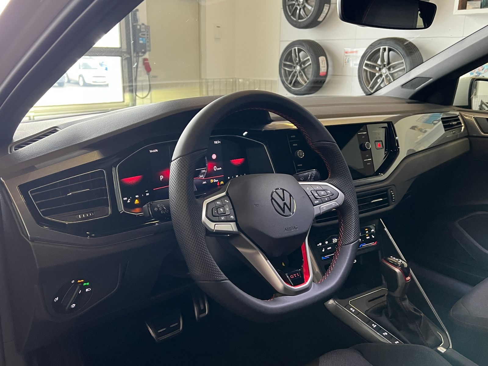 Fahrzeugabbildung Volkswagen Polo GTI 2.0 TSI DSG *IQ.Light, ACC, Ready2Disco