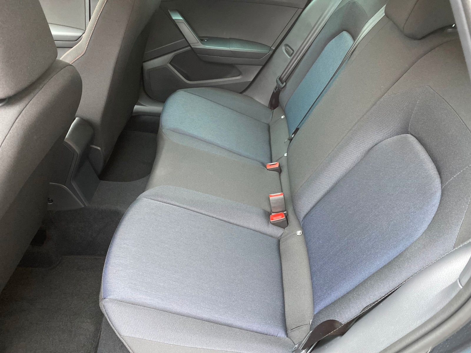 Fahrzeugabbildung SEAT Arona FR 1.0 TSI *Navi *Sitzhz. *Parklenkasst.