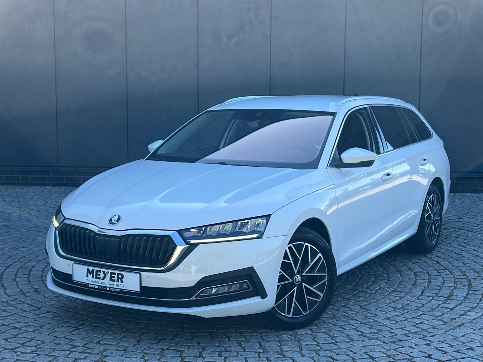 Fahrzeugabbildung SKODA Octavia III Combi Style 2.0 TDI DPF DSG *LED; AH
