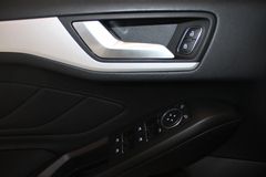 Fahrzeugabbildung Ford Focus 1,5 EB Automatik Turnier Cool&Connect AHK