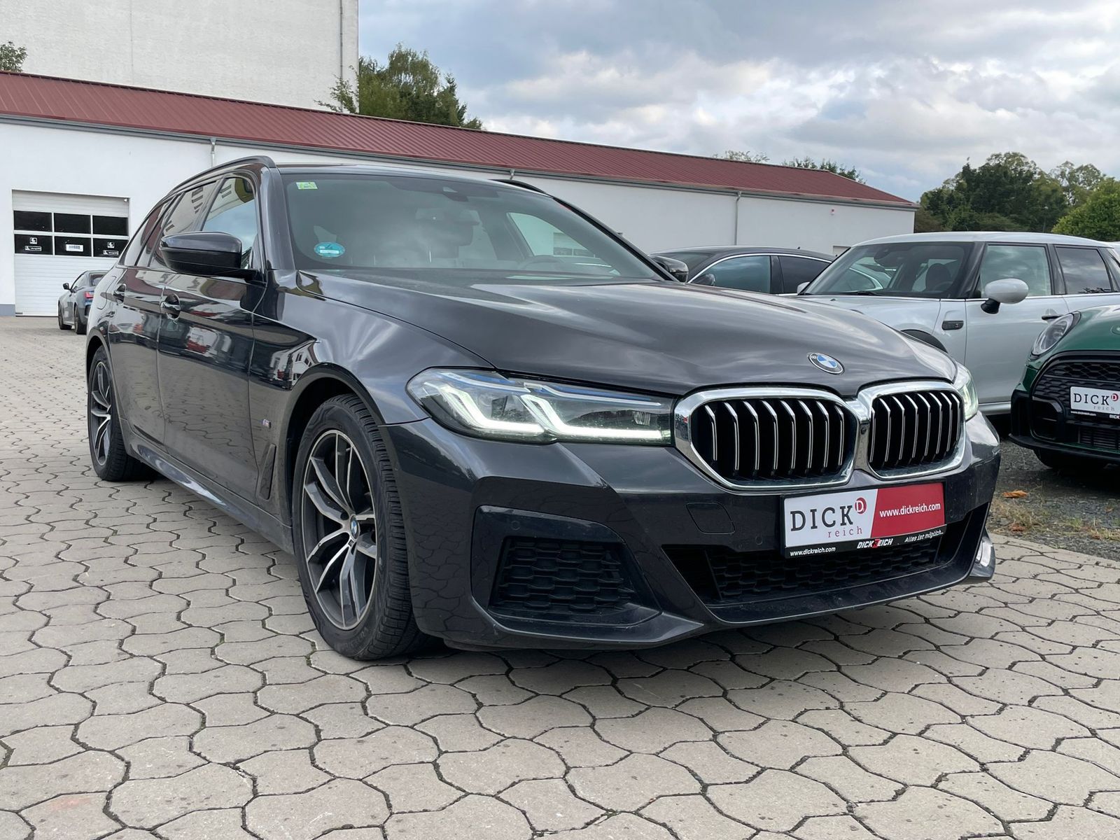 Fahrzeugabbildung BMW 520 i M Sport LASER/360°/HuD/LEDER/CARPLAY