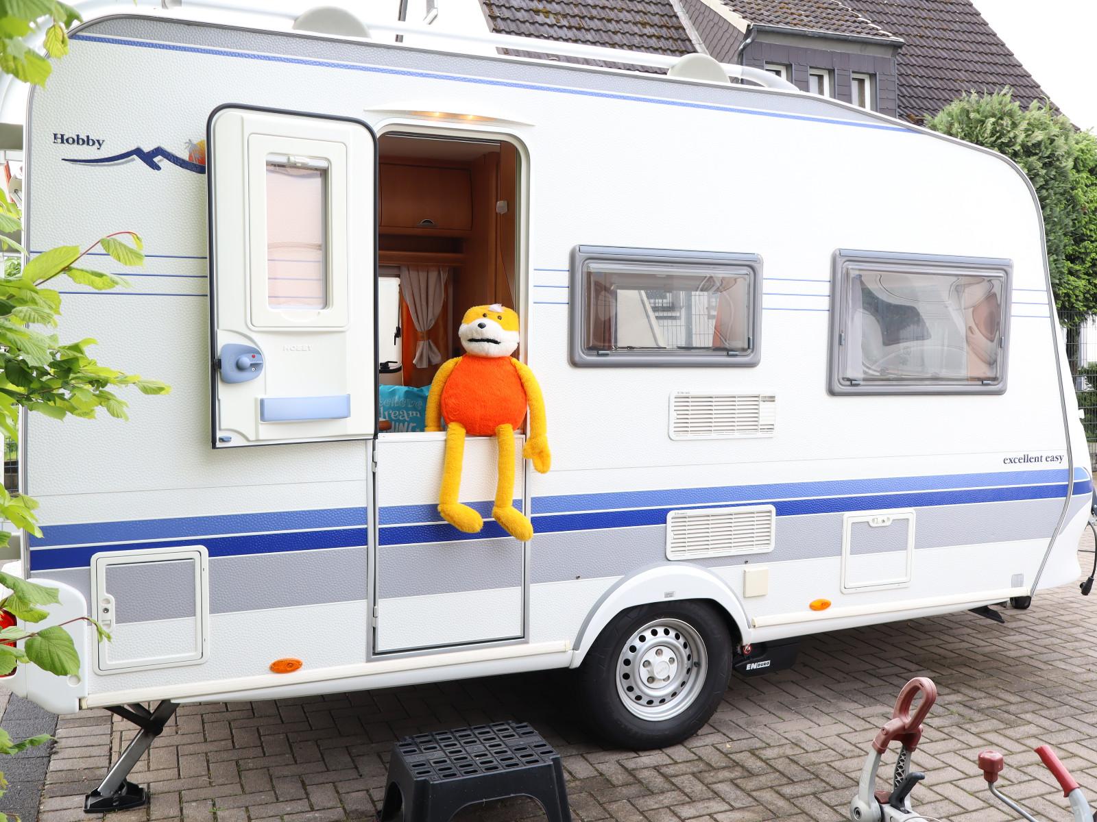 Hobby De Luxe Easy 400 SF Mover WC Festbett