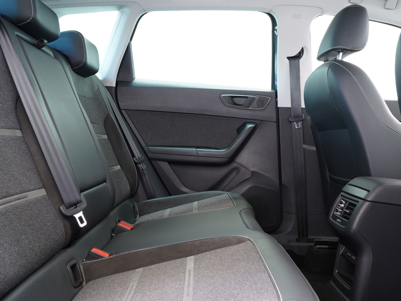 Fahrzeugabbildung SEAT Ateca 1.5 TSI ACT Xperience LED/NAVI/ACC/AHK