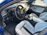 BMW M5 Carbon Package / Ceramic Brakes / Marina Bay  - blaue BMW M5