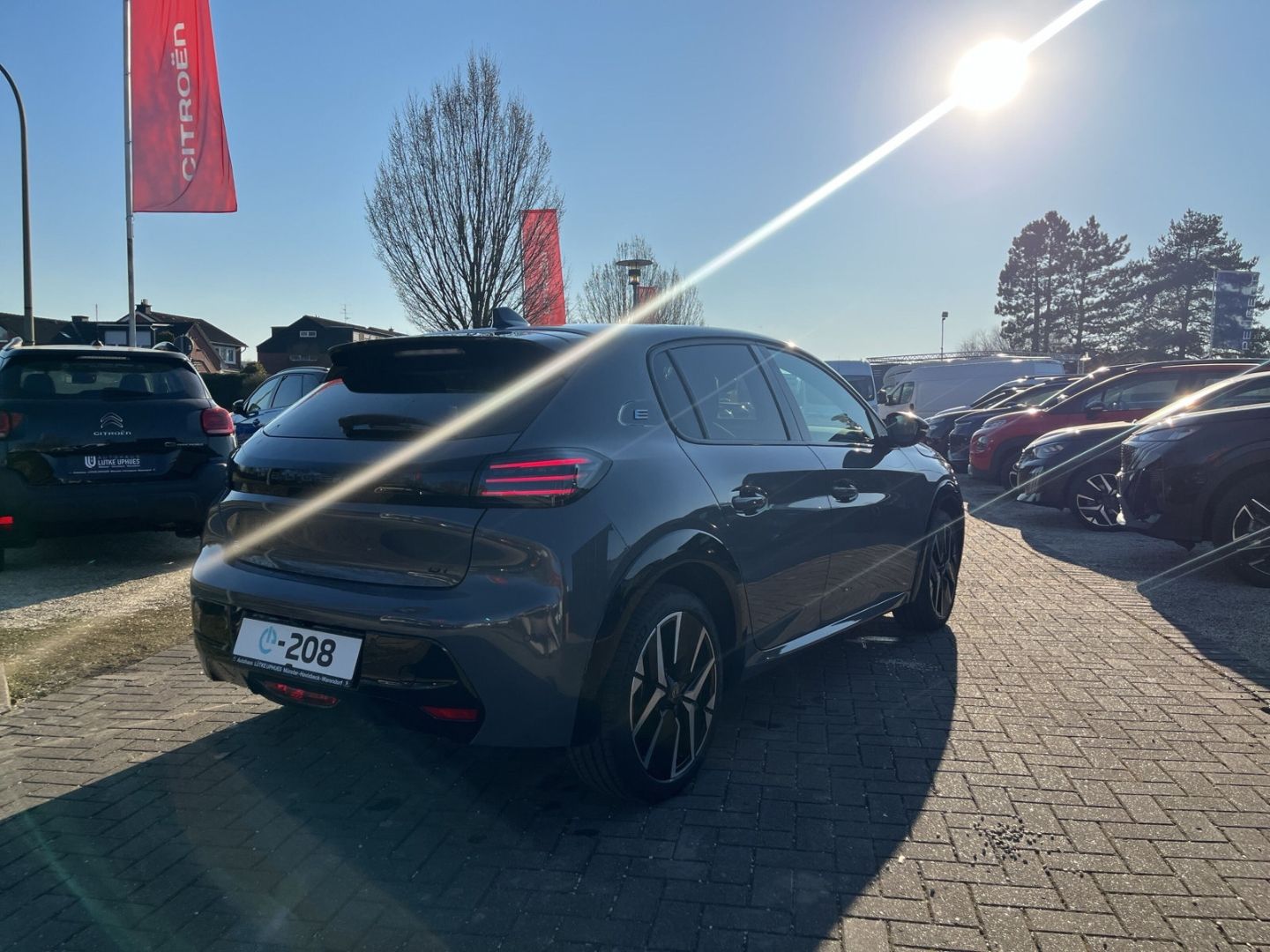 Fahrzeugabbildung Peugeot 208 GT Elektromotor 156 Panorama Navi LED ACC