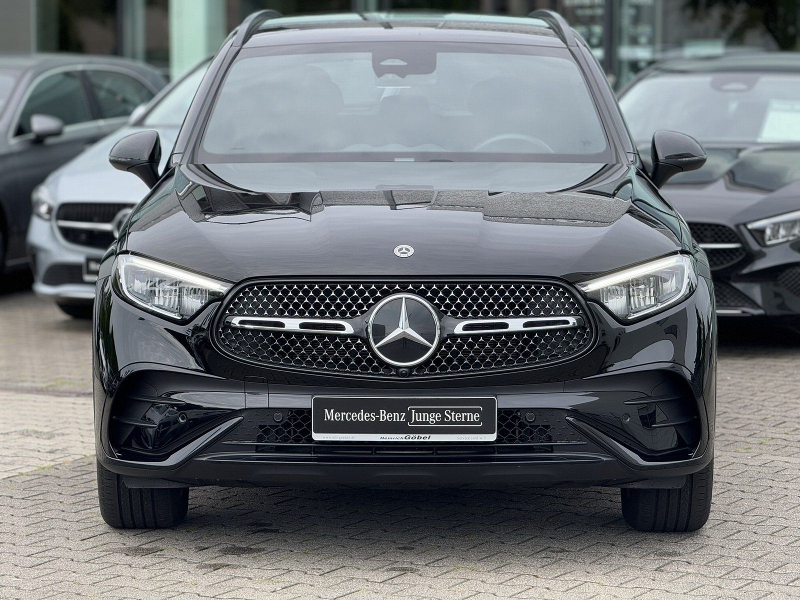 Fahrzeugabbildung Mercedes-Benz GLC 220 d 4M AMG*DISTRONIC*AHK*NIGHT-PAKET*KAMER