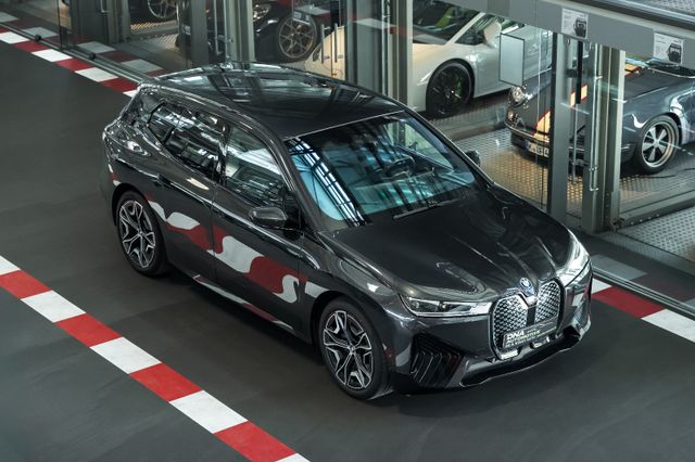 BMW iX 40 xDrive Sport
