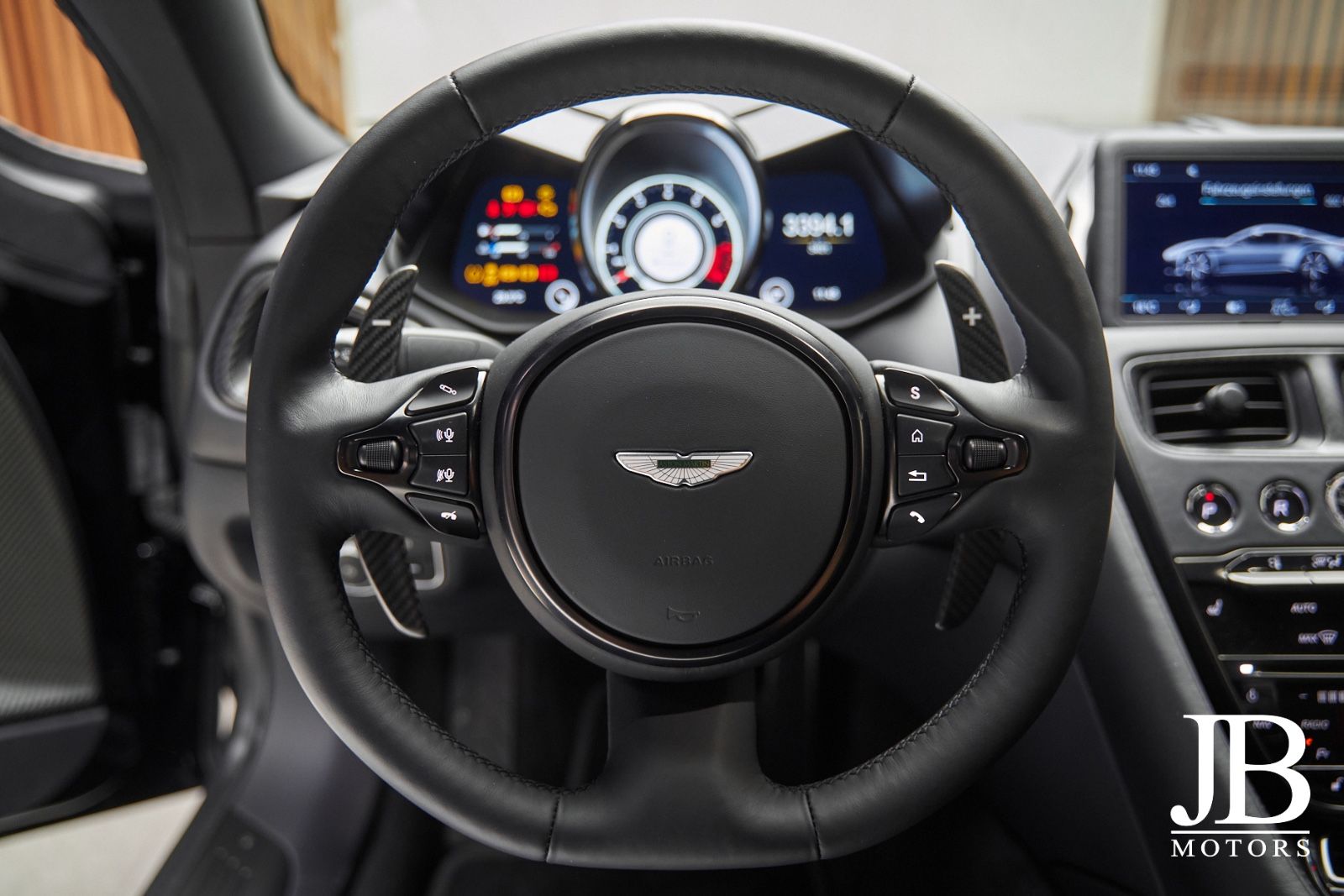 Fahrzeugabbildung Aston Martin DBS V12 770 Ultimate Carbon Performance Seats