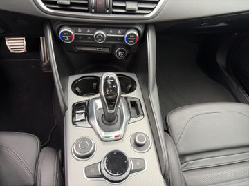 Alfa Romeo Giulia 2.2 JTDM Veloce Q4 Kam.+KeyLess+Pano+SHZ