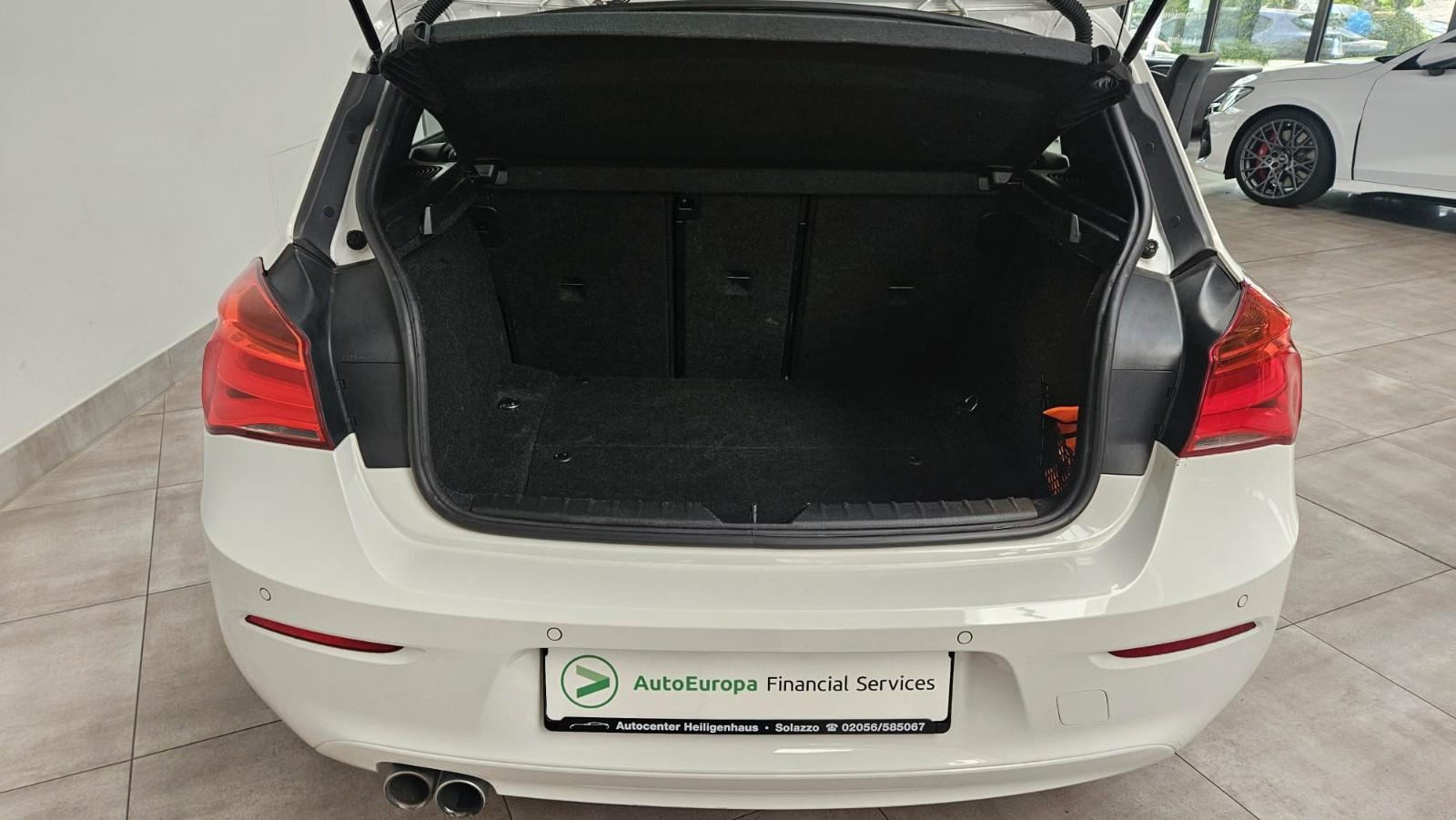 BMW 120i Vollleder Navi Tempomat Sitzheizung PDC LED