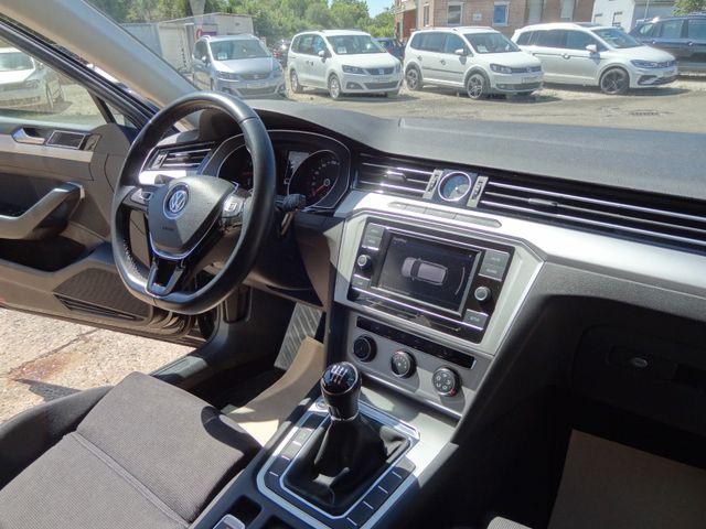 Fahrzeugabbildung Volkswagen Passat Variant Comfort/1.Hd/SitzH/AHK/59TKM/150P
