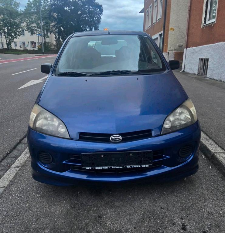 Daihatsu YRV