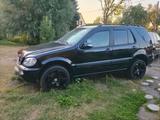 Mercedes-Benz Mercedes ML 500 schwarz uni - gebrauchte Mercedes-Benz ML 500 aus dem Jahr 2002