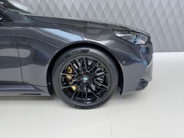 M5 2025 GREY CERAMIC BRAKE CARBON PANORAMIC