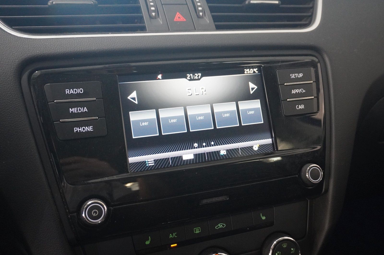 Fahrzeugabbildung SKODA Octavia Combi 1.5 TSI AMBITION 7-DSG LED/SHZ/AHK