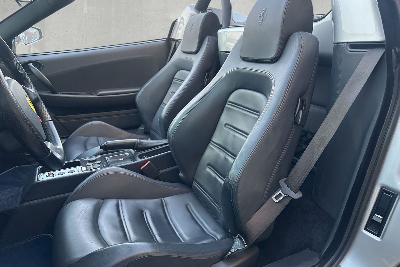 Fahrzeugabbildung Ferrari F430 Spider*PDC*Embleme*HiFi