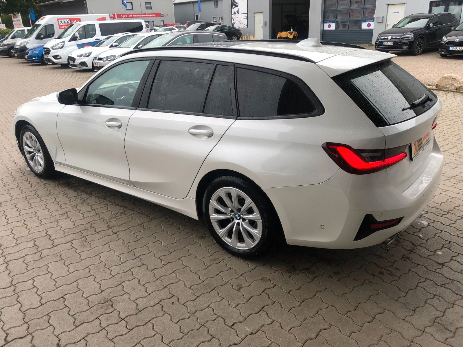 Fahrzeugabbildung BMW 320 d Touring Advantage Panoramadach