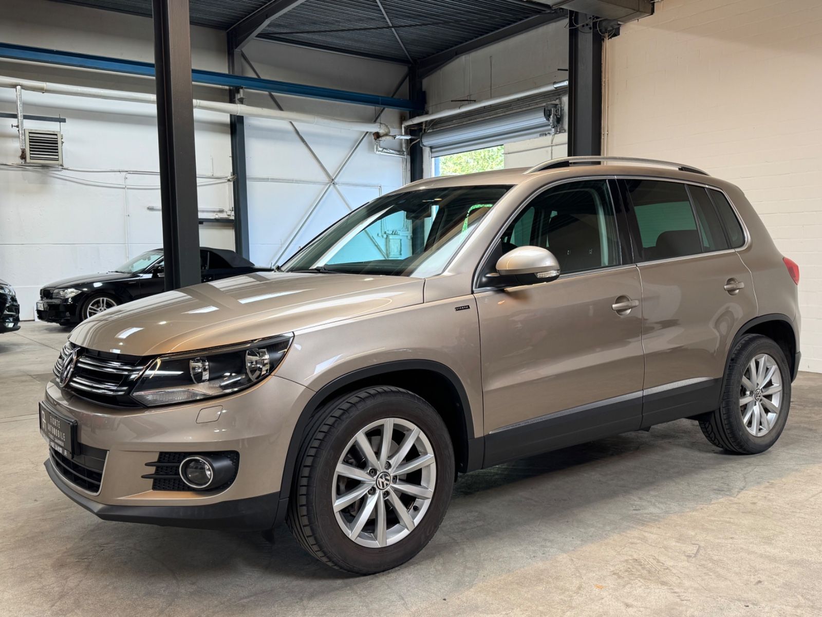 VW Tiguan Lounge Sport &amp; Style Kamera AHK Navi SHZ