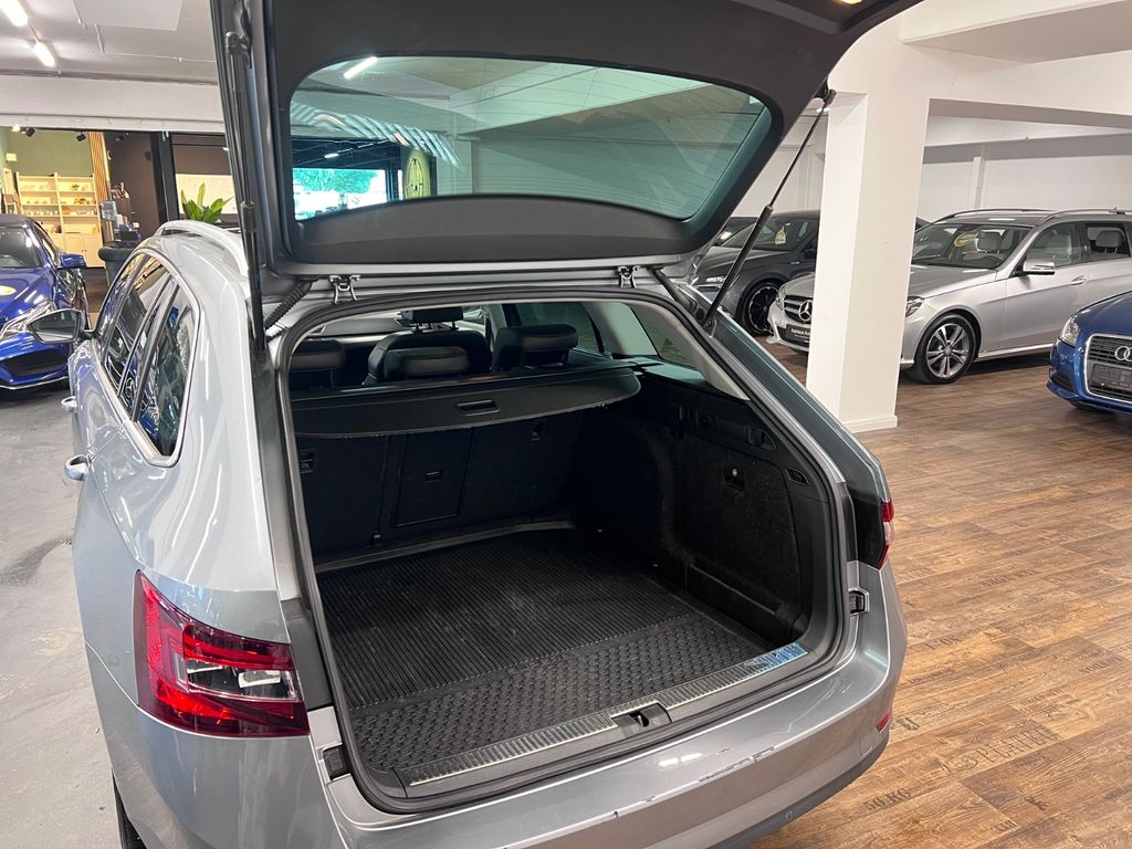 Skoda SUPERB STYLE/ 1.HAND/ GARANTIE/ PANO/ ASSIST. Skoda SUPERB STYLE/ 1.HAND/ GARANTIE/ PANO/ ASSIST.