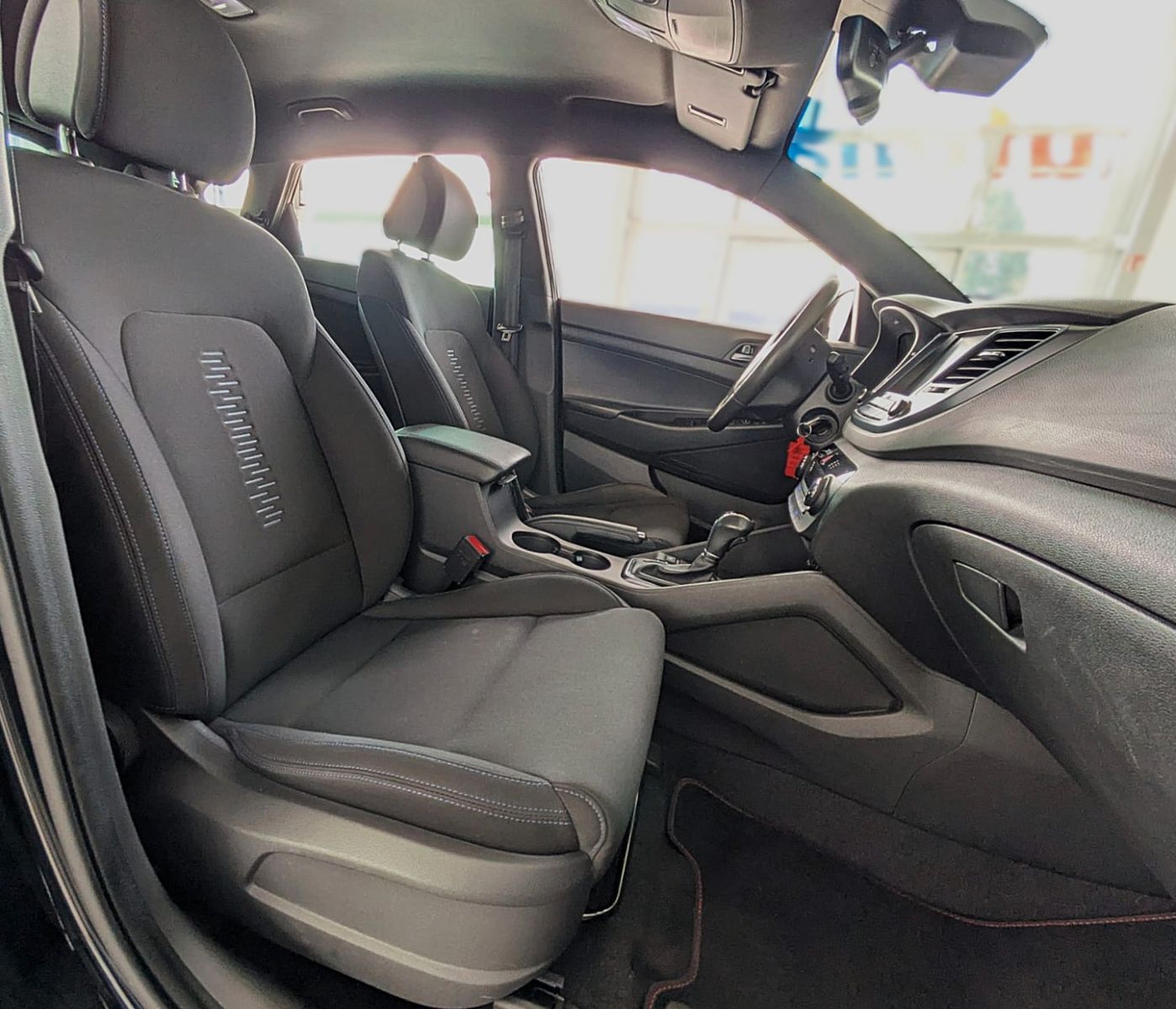 Fahrzeugabbildung Hyundai TUCSON 1.6i DTC PASSION SITZHZ ANDROID NAVI CAM