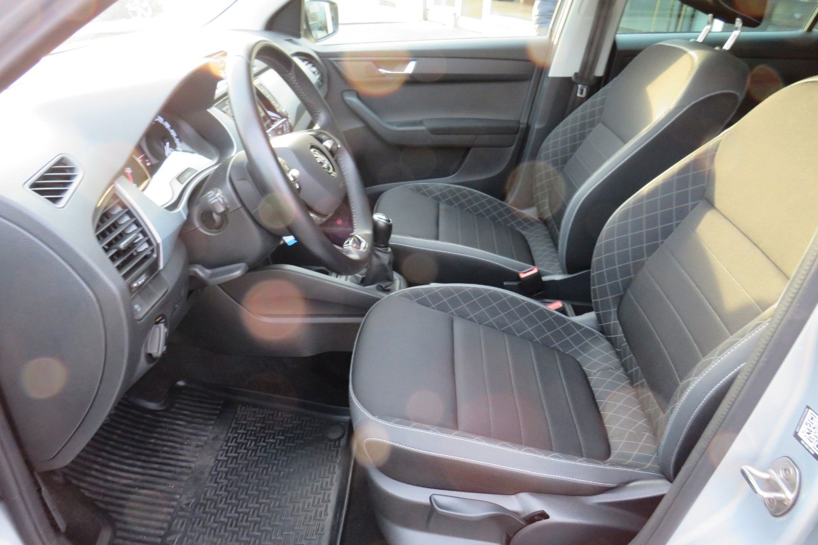 Fahrzeugabbildung SKODA Fabia Combi Ambition KLIMA SITZH. GRA PDC APP-C.