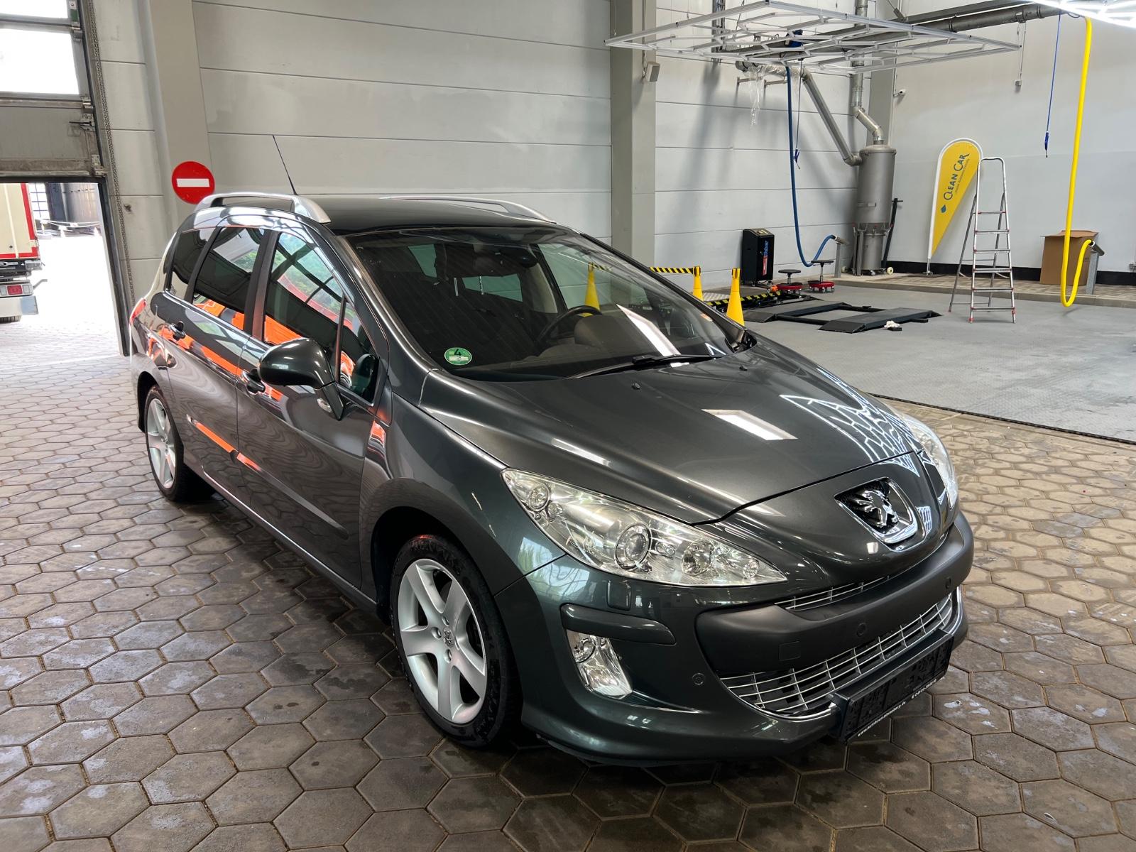 Peugeot 308 2009 — салон