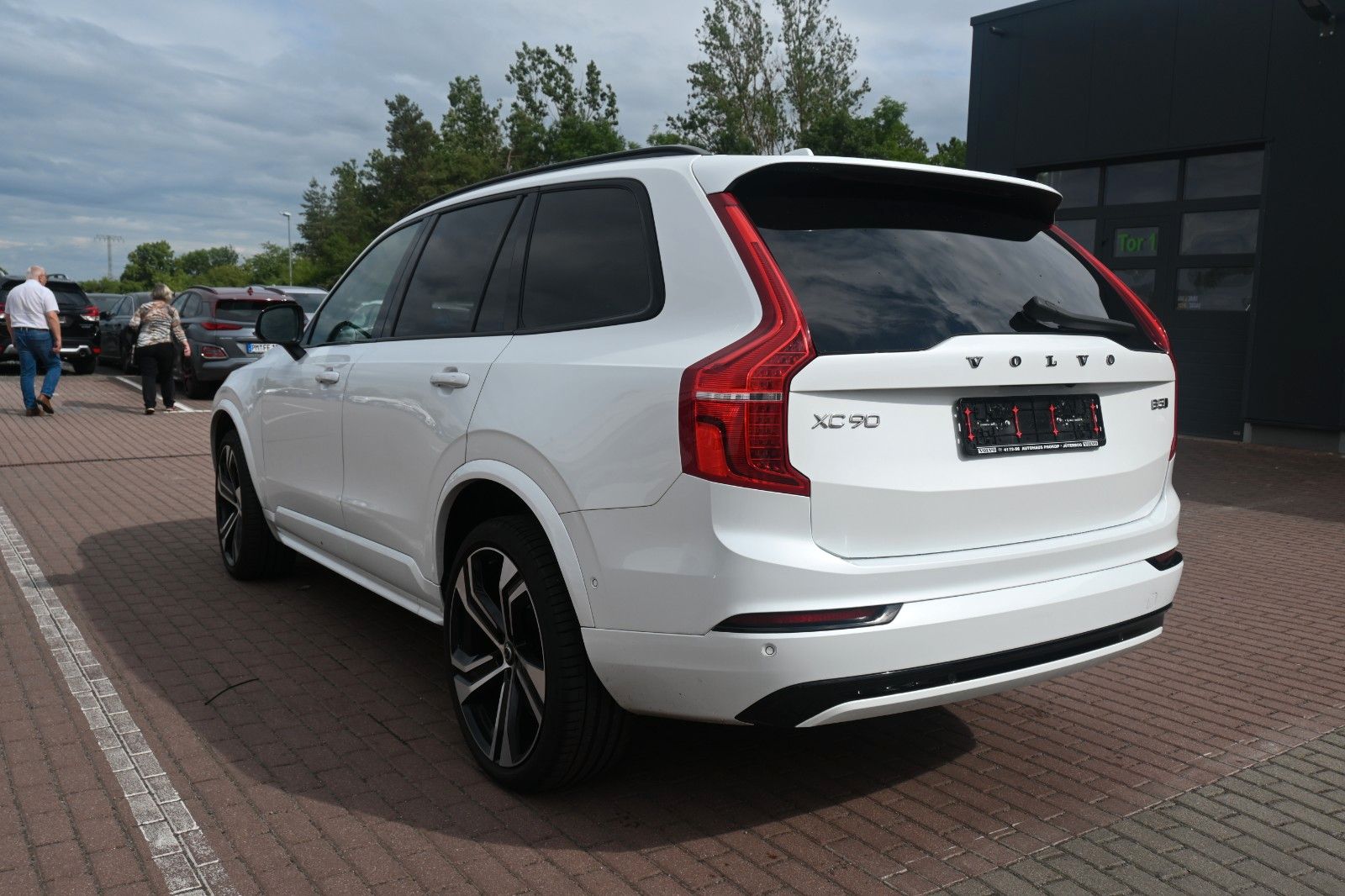 Fahrzeugabbildung Volvo XC90 Ultimate Dark B5*PANO*B&W*LUFT*STHZ*22*