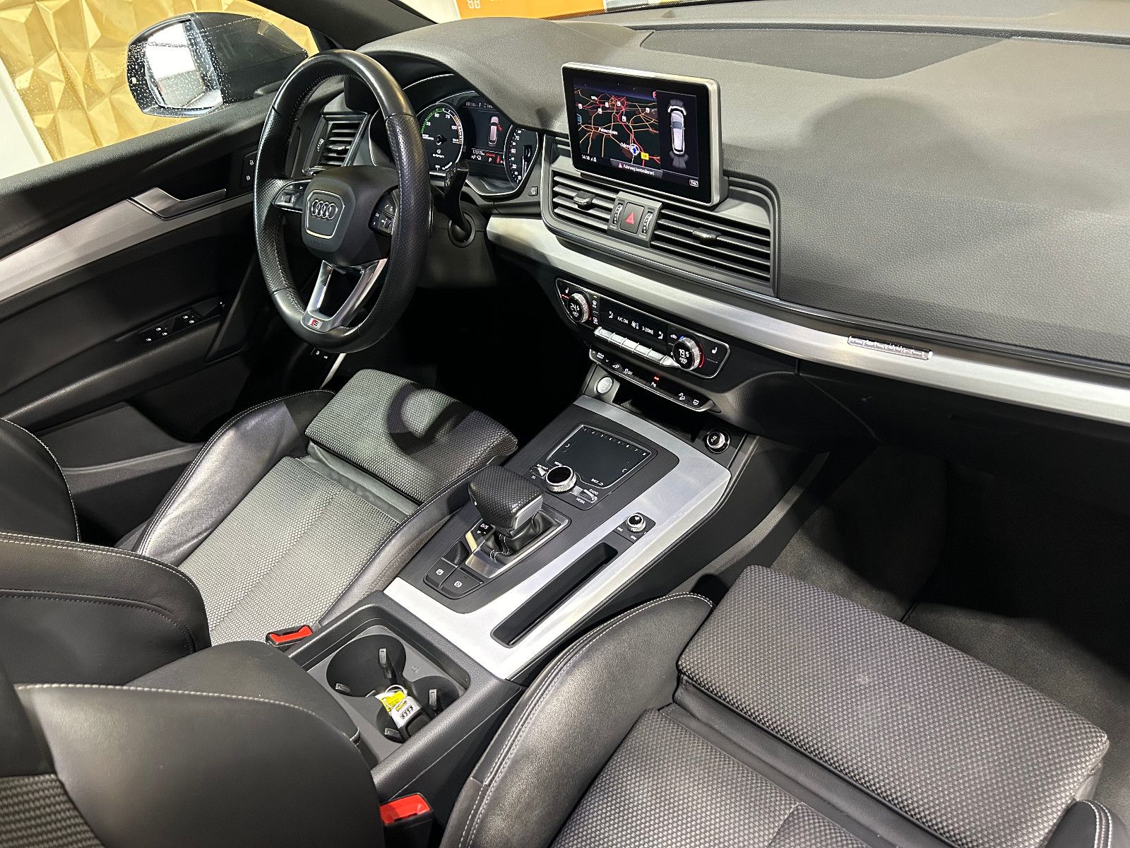 Fahrzeugabbildung Audi Q5 50 TFSI e quattro sport/S-LINE/PANO/ACC78-FAC