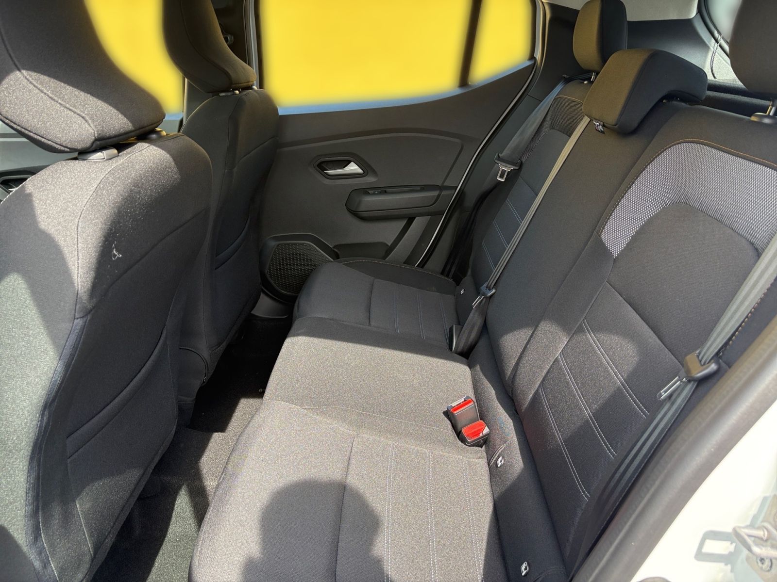 Fahrzeugabbildung Dacia Sandero III Stepway Expression TCE 90*Schiebedac