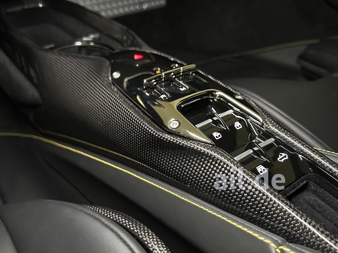 Ferrari SF90 Spider Nero Opaco Carbon PACK Racing Seat