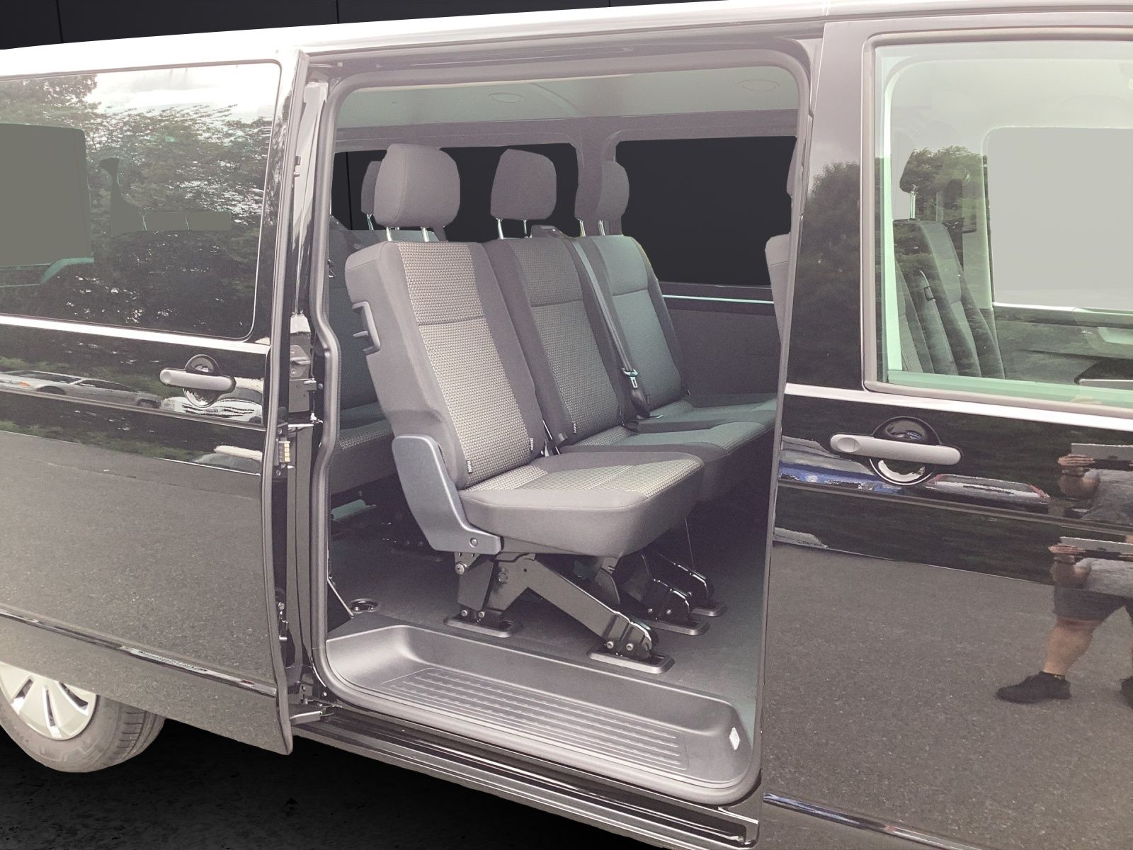 Fahrzeugabbildung Volkswagen T6 Kombi T6.1 TDI 9 Sitze LR LED SITZH. REAR VIE
