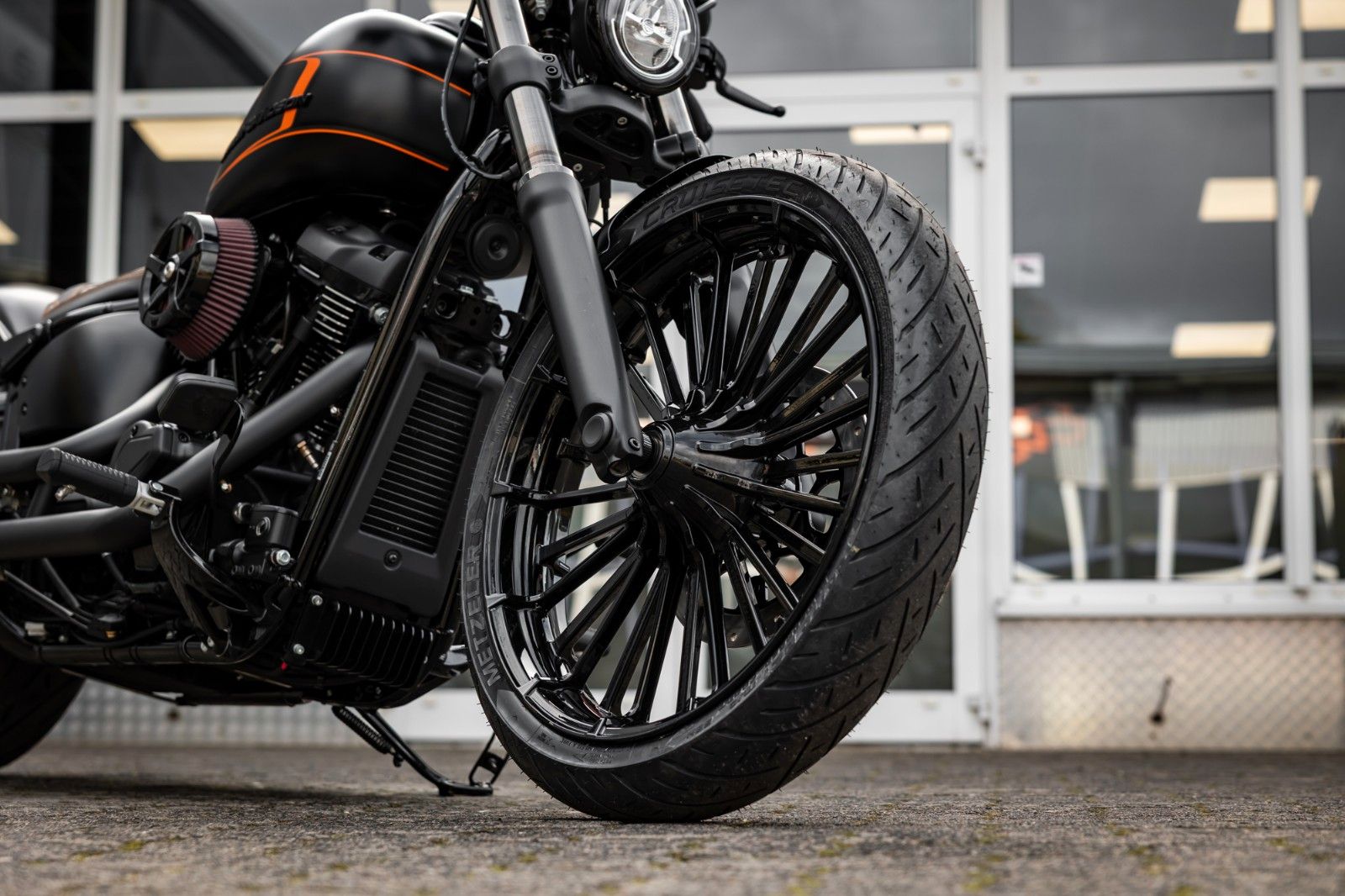 Fahrzeugabbildung Harley-Davidson Breakout DARKSIDE FXBR 117 MY25 -H-D Kiel Custom