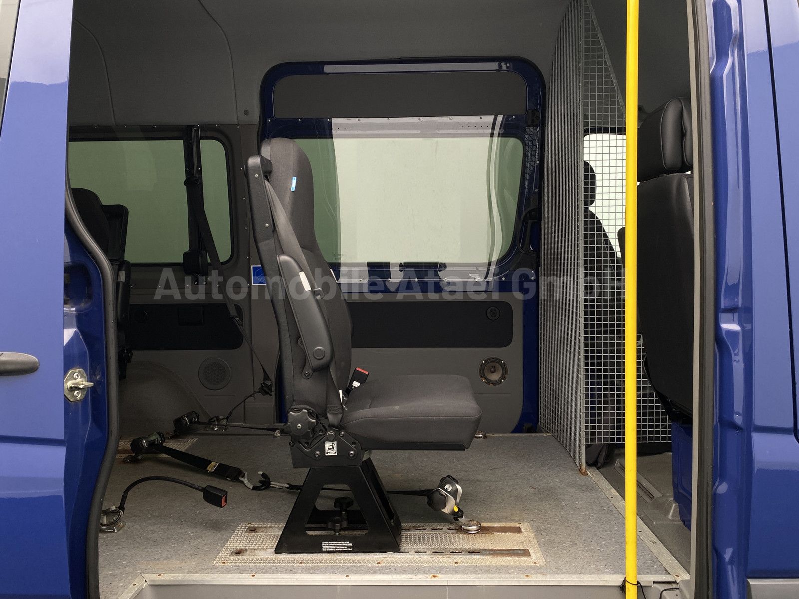 Fahrzeugabbildung Volkswagen Crafter Kombi 35 *Rollstuhl-Lift* KAMERA 0903