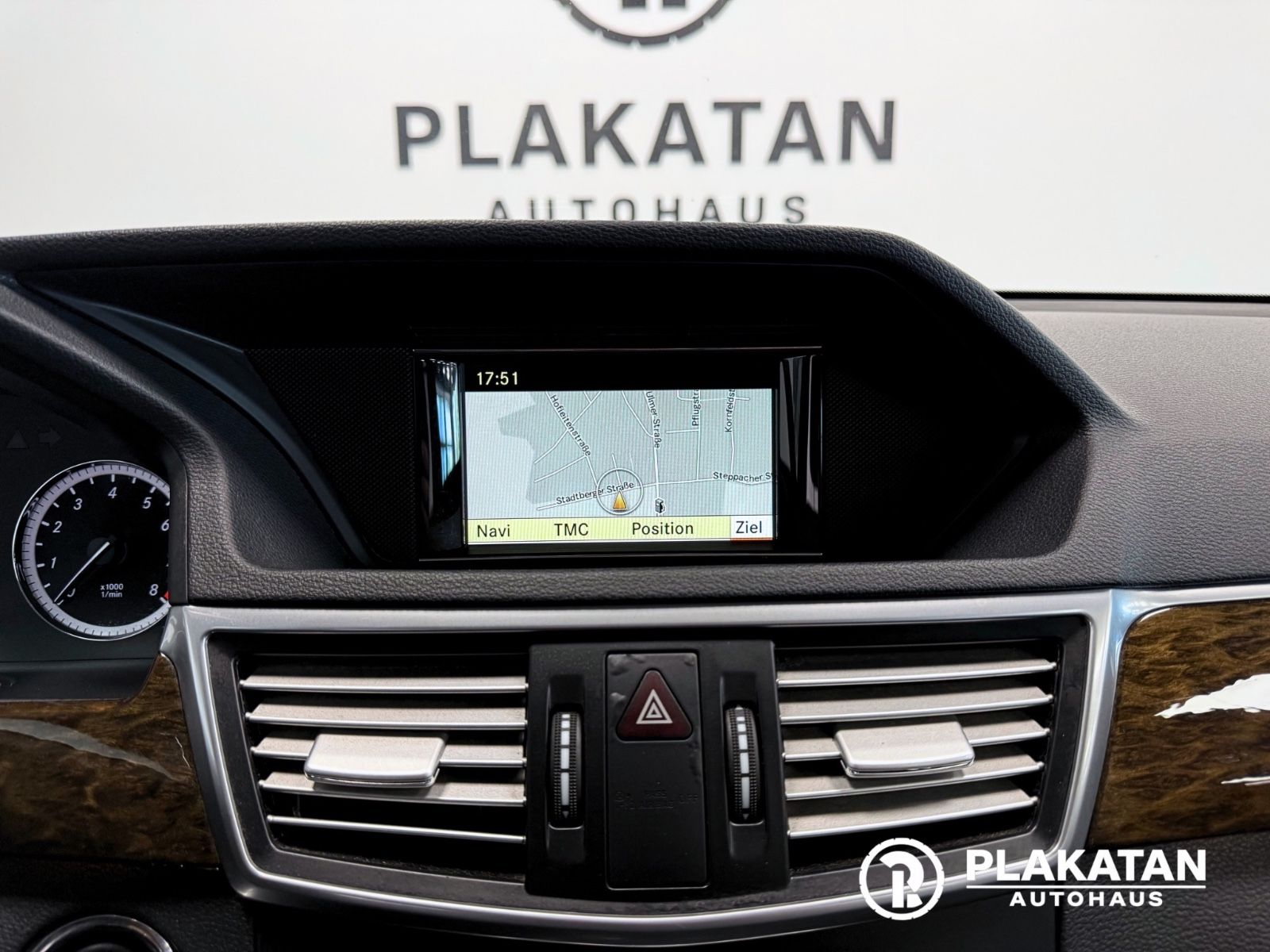 Fahrzeugabbildung Mercedes-Benz E 200 T-Modell Abst-Tempomat Navi MB-Service