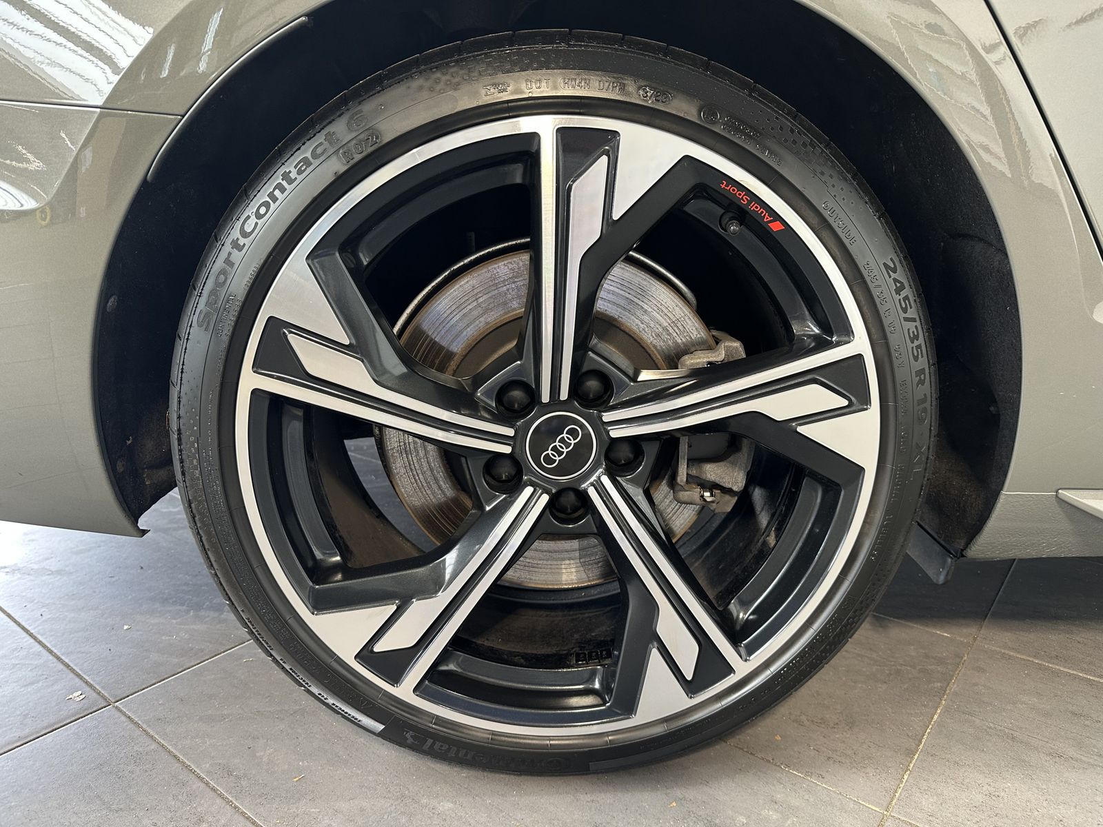 Fahrzeugabbildung Audi A4 Avant 45 TFSI Qu S-Line Black NAV+LED+PANO+VC