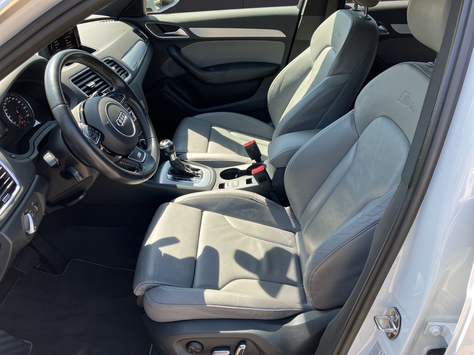 Fahrzeugabbildung Audi Q3 sport quattro S-Line LED Nappa