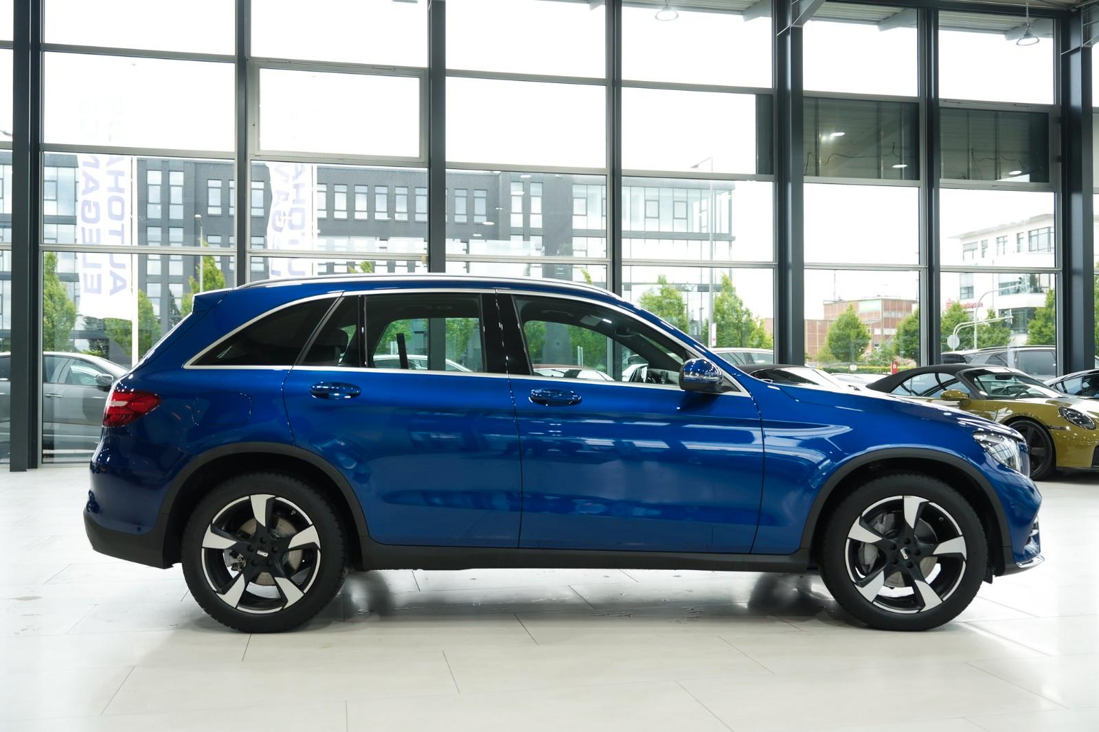 Mercedes-Benz GLC 300 4M*AMG-LINE*LEDER*LED*KAMERA*1.HAND