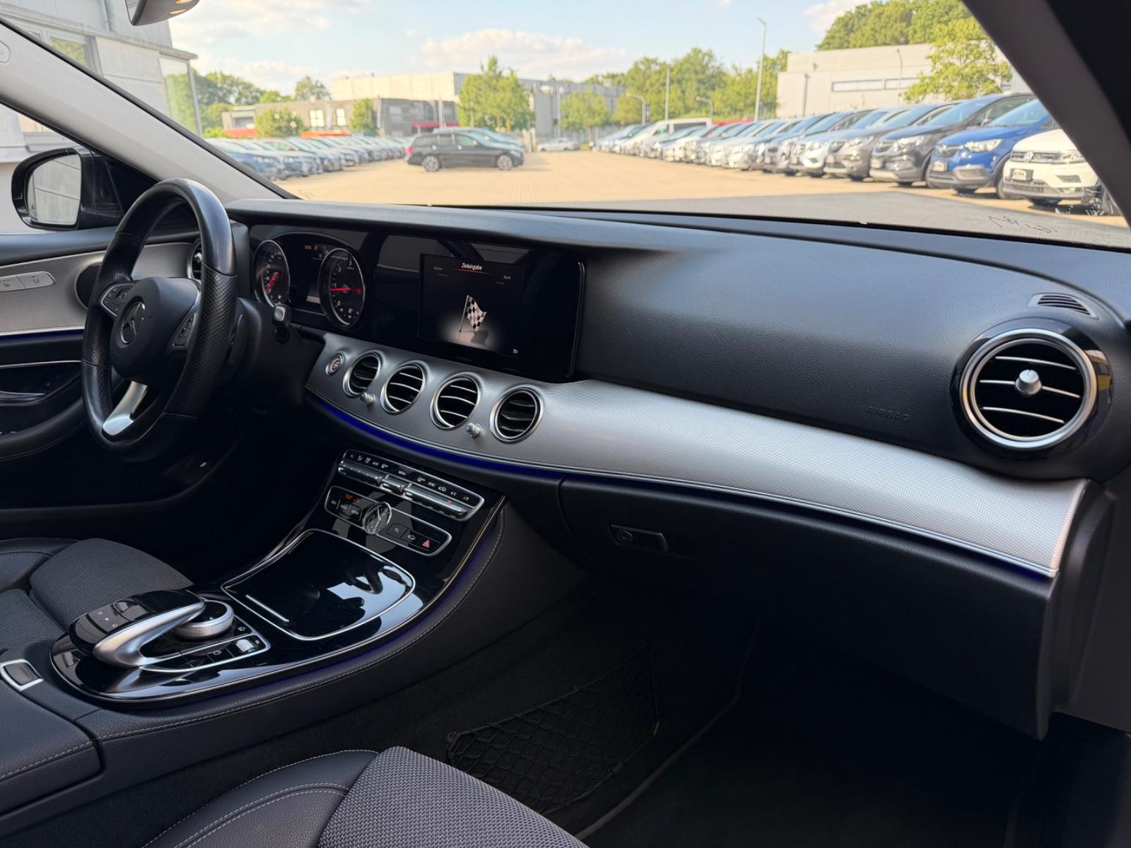 Mercedes-Benz E 220 d/AUTOMATIK/LED/LEDER/SHZ/NAVI/KAMERA