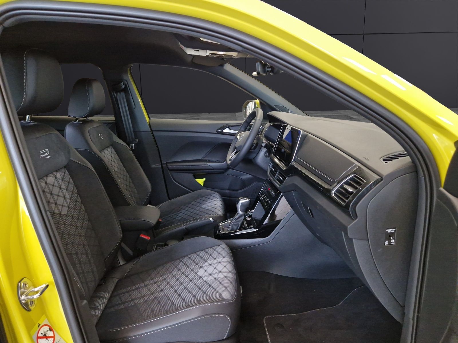 Fahrzeugabbildung Volkswagen T-Cross R-line DSG Matrix AHK Kamera Beats Navi