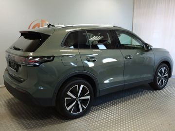 Fahrzeugverkauf 7 Volkswagen Tiguan 1.5 eTSI AHK Pano StHz 19 Zoll