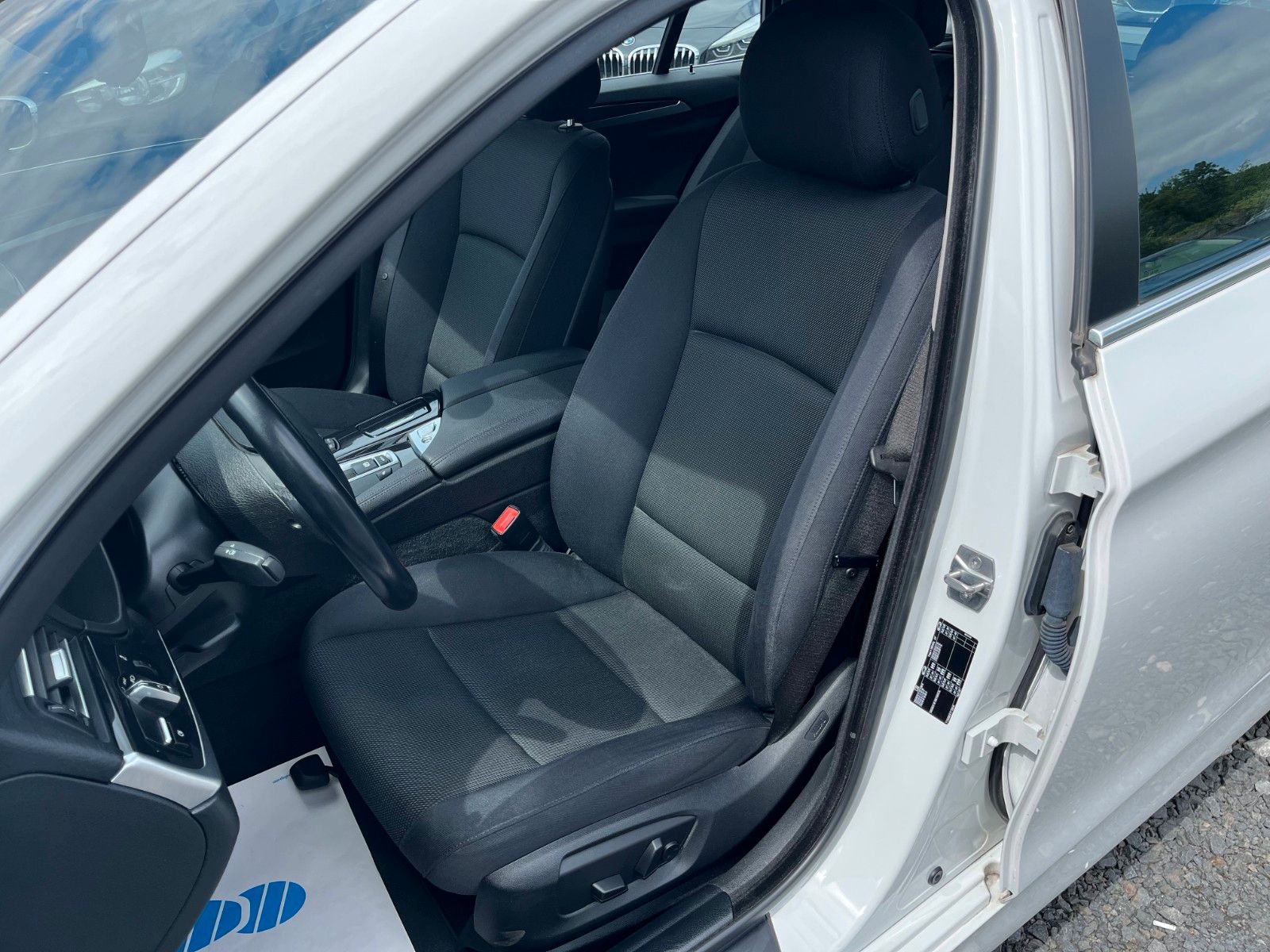Fahrzeugabbildung BMW 520d Aut. Navi Alarm PDC HiFi Scheckheft SPORTL